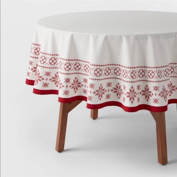 NWT Threshold Snowflake Round Tablecloth
